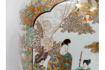 江戸〜明治期　古伊万里　錦地　色絵　高さ 約57cm　華麗な色付が美しい花瓶(松、菊、花鳥、鳳凰、人物、風景、獅子、花生、花入、花器、金彩、二尺、共箱付)(R-081878)