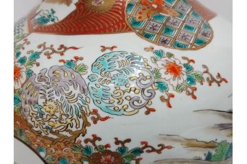 江戸〜明治期　古伊万里　錦地　色絵　高さ 約57cm　華麗な色付が美しい花瓶(松、菊、花鳥、鳳凰、人物、風景、獅子、花生、花入、花器、金彩、二尺、共箱付)(R-081878)