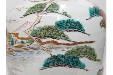 江戸〜明治期　古伊万里　錦地　色絵　高さ 約57cm　華麗な色付が美しい花瓶(松、菊、花鳥、鳳凰、人物、風景、獅子、花生、花入、花器、金彩、二尺、共箱付)(R-081878)