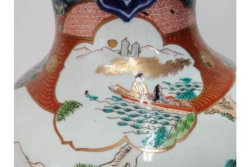 江戸〜明治期　古伊万里　錦地　色絵　高さ 約57cm　華麗な色付が美しい花瓶(松、菊、花鳥、鳳凰、人物、風景、獅子、花生、花入、花器、金彩、二尺、共箱付)(R-081878)
