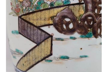 江戸〜明治期　古伊万里　錦地　色絵　高さ 約57cm　華麗な色付が美しい花瓶(松、菊、花鳥、鳳凰、人物、風景、獅子、花生、花入、花器、金彩、二尺、共箱付)(R-081878)