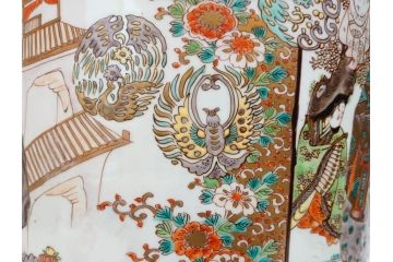 江戸〜明治期　古伊万里　錦地　色絵　高さ 約57cm　華麗な色付が美しい花瓶(松、菊、花鳥、鳳凰、人物、風景、獅子、花生、花入、花器、金彩、二尺、共箱付)(R-081878)