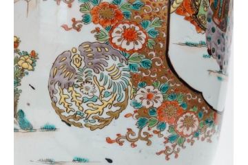 江戸〜明治期　古伊万里　錦地　色絵　高さ 約57cm　華麗な色付が美しい花瓶(松、菊、花鳥、鳳凰、人物、風景、獅子、花生、花入、花器、金彩、二尺、共箱付)(R-081878)