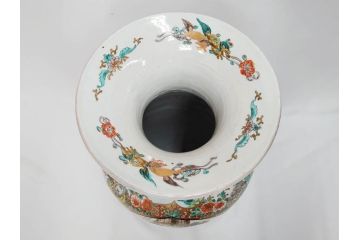 江戸〜明治期　古伊万里　錦地　色絵　高さ 約57cm　華麗な色付が美しい花瓶(松、菊、花鳥、鳳凰、人物、風景、獅子、花生、花入、花器、金彩、二尺、共箱付)(R-081878)
