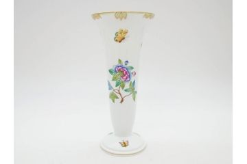 ヘレンド　ハンガリー　HEREND HVNGARY　ヴィクトリア・ブーケ　高さ 約22cm　気品を感じるフラワーベース(蝶、ちょう、花瓶、花入、花生、花器、金彩、ハンドペイント)(R-081879)
