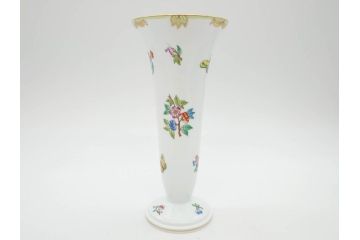 ヘレンド　ハンガリー　HEREND HVNGARY　ヴィクトリア・ブーケ　高さ 約22cm　気品を感じるフラワーベース(蝶、ちょう、花瓶、花入、花生、花器、金彩、ハンドペイント)(R-081879)