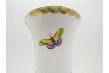 ヘレンド　ハンガリー　HEREND HVNGARY　ヴィクトリア・ブーケ　高さ 約22cm　気品を感じるフラワーベース(蝶、ちょう、花瓶、花入、花生、花器、金彩、ハンドペイント)(R-081879)