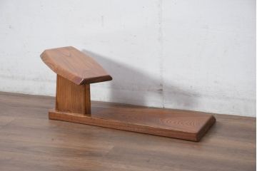 中古　美品　国産職人手作り　ユニークなデザインの飾り棚(飾り台、花台、ディスプレイ、肘掛け、ひじ掛け)(R-081885)