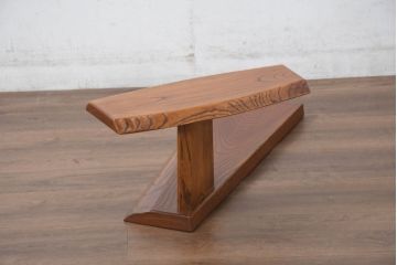 中古　美品　国産職人手作り　ユニークなデザインの飾り棚(飾り台、花台、ディスプレイ、肘掛け、ひじ掛け)(R-081885)
