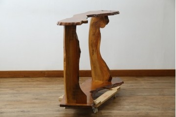 中古　美品　国産職人手作り　自然な形をそのまま活かした造りが魅力的な飾り棚　(R-081886)