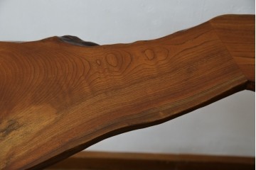 中古　美品　国産職人手作り　自然な形をそのまま活かした造りが魅力的な飾り棚　(R-081886)