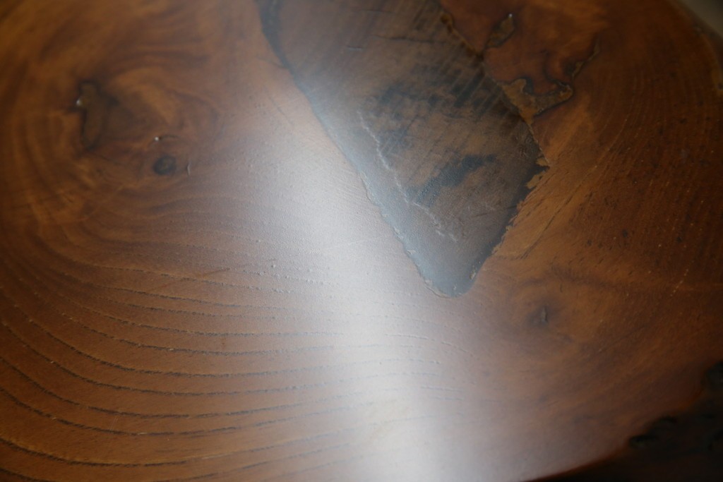 中古　美品　国産職人手作り　自然な形をそのまま活かした造りが魅力的な飾り棚　(R-081886)