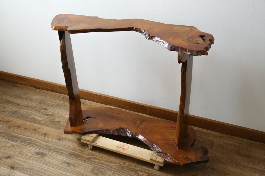 中古　美品　国産職人手作り　自然な形をそのまま活かした造りが魅力的な飾り棚　(R-081886)