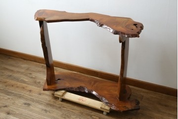 中古　美品　国産職人手作り　自然な形をそのまま活かした造りが魅力的な飾り棚　(R-081886)