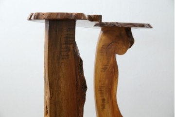 中古　美品　国産職人手作り　自然な形をそのまま活かした造りが魅力的な飾り棚　(R-081886)