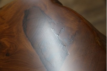 中古　美品　国産職人手作り　自然な形をそのまま活かした造りが魅力的な飾り棚　(R-081886)