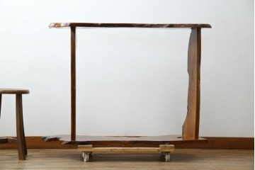 中古　美品　国産職人手作り　自然な形をそのまま活かした造りが魅力的な飾り棚　(R-081886)