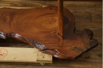 中古　美品　国産職人手作り　自然な形をそのまま活かした造りが魅力的な飾り棚　(R-081886)