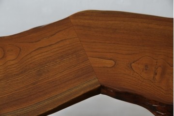 中古　美品　国産職人手作り　自然な形をそのまま活かした造りが魅力的な飾り棚　(R-081886)