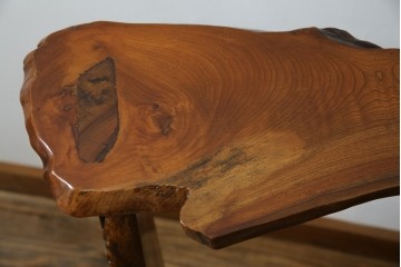 中古　美品　国産職人手作り　自然な形をそのまま活かした造りが魅力的な飾り棚　(R-081886)