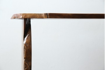 中古　美品　国産職人手作り　自然な形をそのまま活かした造りが魅力的な飾り棚　(R-081886)