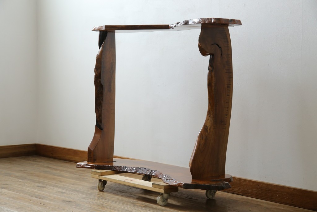 中古　美品　国産職人手作り　自然な形をそのまま活かした造りが魅力的な飾り棚　(R-081886)