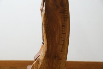 中古　美品　国産職人手作り　自然な形をそのまま活かした造りが魅力的な飾り棚　(R-081886)