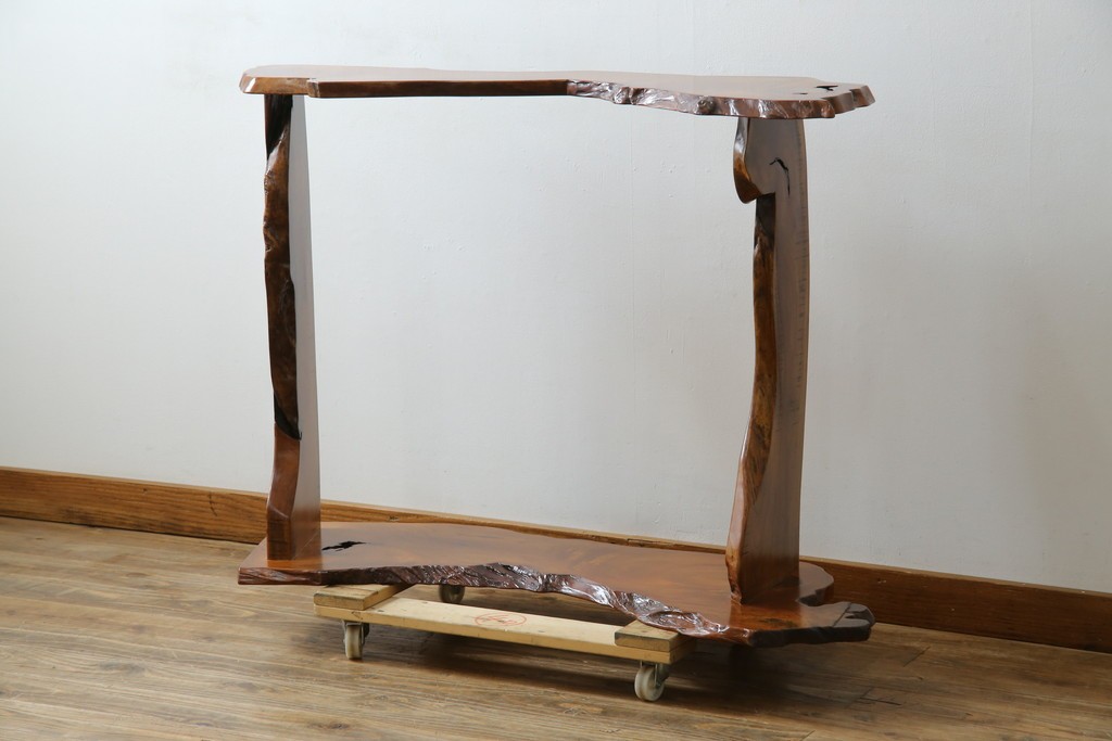 中古　美品　国産職人手作り　自然な形をそのまま活かした造りが魅力的な飾り棚　(R-081886)