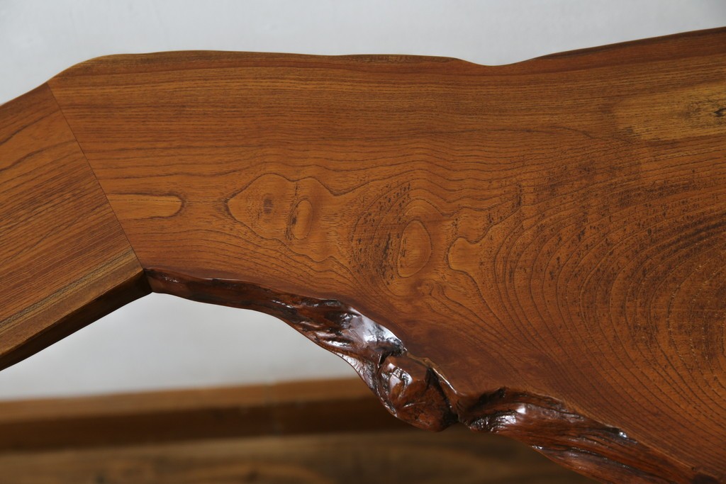 中古　美品　国産職人手作り　自然な形をそのまま活かした造りが魅力的な飾り棚　(R-081886)