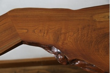 中古　美品　国産職人手作り　自然な形をそのまま活かした造りが魅力的な飾り棚　(R-081886)