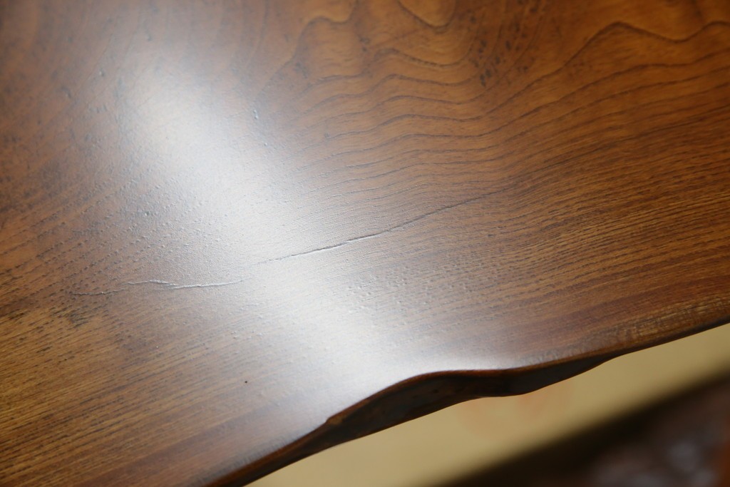 中古　美品　国産職人手作り　自然な形をそのまま活かした造りが魅力的な飾り棚　(R-081886)