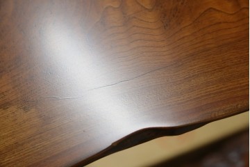 中古　美品　国産職人手作り　自然な形をそのまま活かした造りが魅力的な飾り棚　(R-081886)