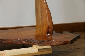 中古　美品　国産職人手作り　自然な形をそのまま活かした造りが魅力的な飾り棚　(R-081886)