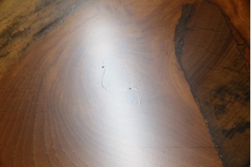 中古　美品　国産職人手作り　自然な形をそのまま活かした造りが魅力的な飾り棚　(R-081886)