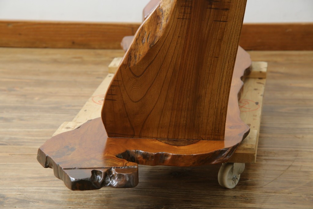 中古　美品　国産職人手作り　自然な形をそのまま活かした造りが魅力的な飾り棚　(R-081886)