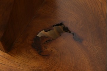 中古　美品　国産職人手作り　自然な形をそのまま活かした造りが魅力的な飾り棚　(R-081886)