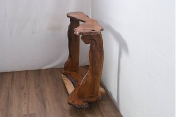中古　美品　国産職人手作り　自然な形をそのまま活かした造りが魅力的な飾り棚(飾り台、花台、ディスプレイ)(R-081886)