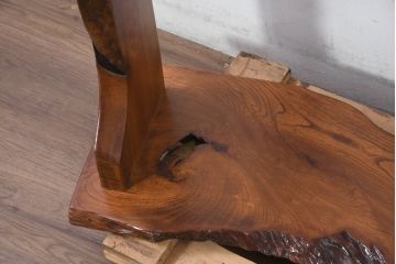 中古　美品　国産職人手作り　自然な形をそのまま活かした造りが魅力的な飾り棚(飾り台、花台、ディスプレイ)(R-081886)