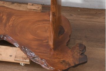 中古　美品　国産職人手作り　自然な形をそのまま活かした造りが魅力的な飾り棚(飾り台、花台、ディスプレイ)(R-081886)