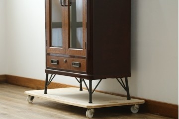 新古　未使用展示品　二本松工藝館　田中家具　欅(ケヤキ)材　玉杢　和モダンな空間づくりにおすすめのサイドキャビネット　(定価約57万円)(R-081887)