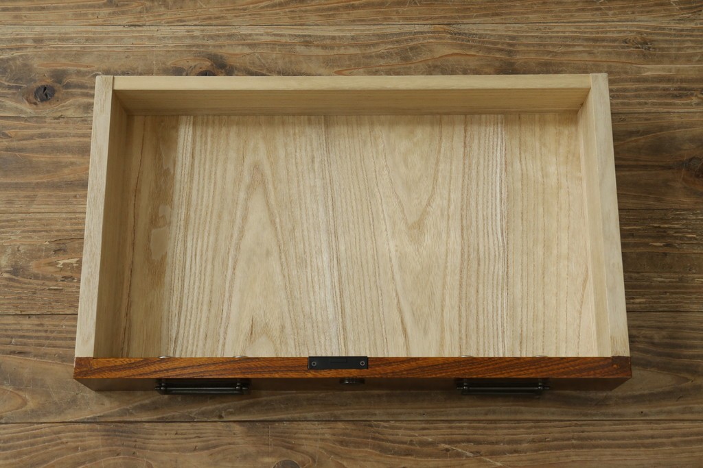 新古　未使用展示品　二本松工藝館　田中家具　欅(ケヤキ)材　玉杢　和モダンな空間づくりにおすすめのサイドキャビネット　(定価約57万円)(R-081887)