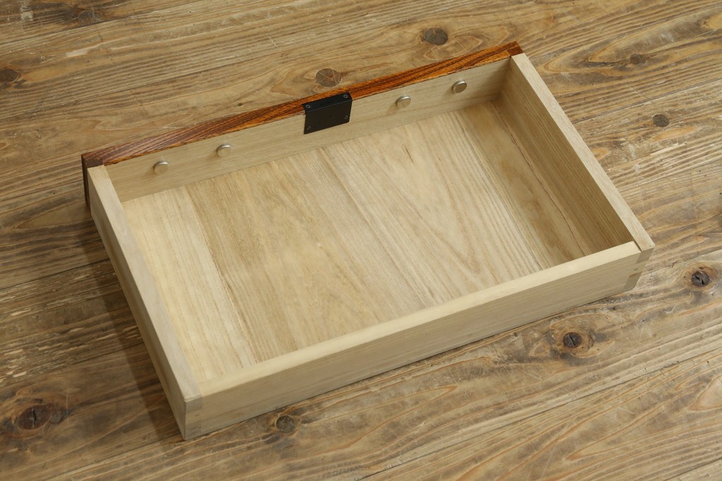 新古　未使用展示品　二本松工藝館　田中家具　欅(ケヤキ)材　玉杢　和モダンな空間づくりにおすすめのサイドキャビネット　(定価約57万円)(R-081887)
