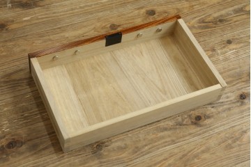 新古　未使用展示品　二本松工藝館　田中家具　欅(ケヤキ)材　玉杢　和モダンな空間づくりにおすすめのサイドキャビネット　(定価約57万円)(R-081887)