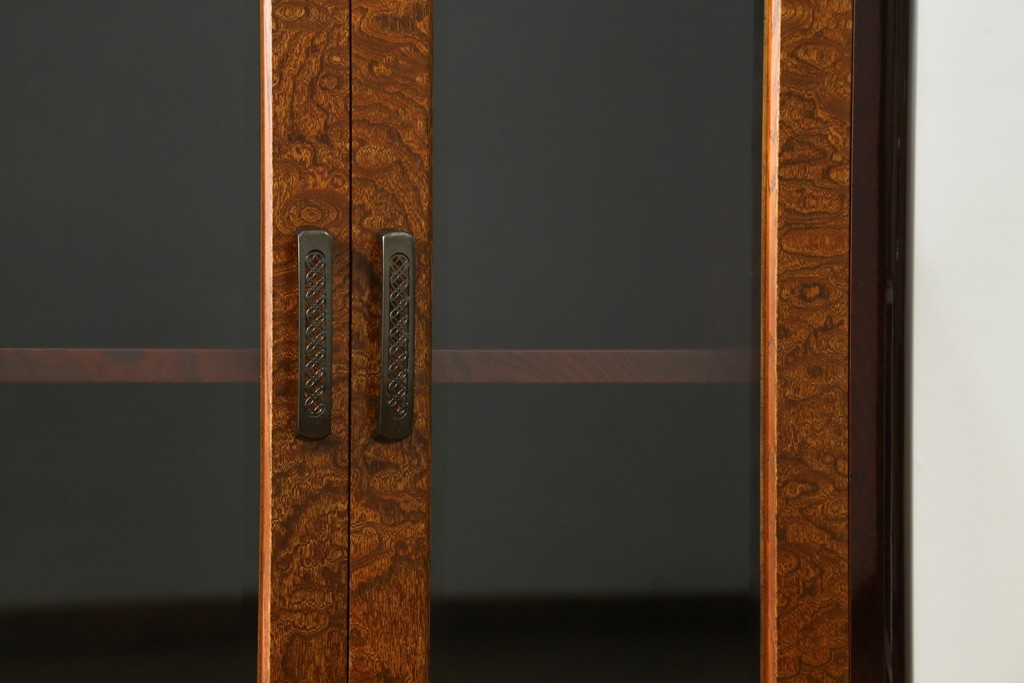 新古　未使用展示品　二本松工藝館　田中家具　欅(ケヤキ)材　玉杢　和モダンな空間づくりにおすすめのサイドキャビネット　(定価約57万円)(R-081887)
