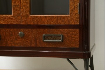 新古　未使用展示品　二本松工藝館　田中家具　欅(ケヤキ)材　玉杢　和モダンな空間づくりにおすすめのサイドキャビネット　(定価約57万円)(R-081887)