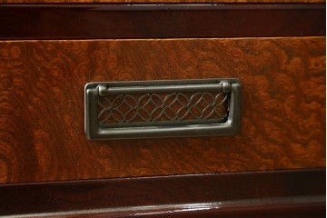新古　未使用展示品　二本松工藝館　田中家具　欅(ケヤキ)材　玉杢　和モダンな空間づくりにおすすめのサイドキャビネット　(定価約57万円)(R-081887)