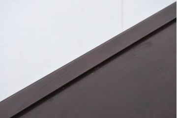 中古　未使用展示品　北海道民芸家具　美しい佇まいと機能性を兼ね備えた引き出し付き飾り棚(陳列棚、収納棚、オープンラック、キャビネット)(定価約30万円)(R-081888)