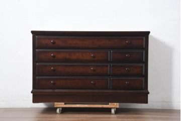 中古　肥前民芸家具　深みのある木の色合いが美しい小振りなチェスト(引き出し、洋服タンス、衣装タンス、サイドチェスト、ローチェスト)(R-081889)
