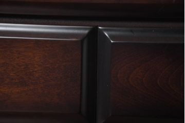 中古　肥前民芸家具　深みのある木の色合いが美しい小振りなチェスト(引き出し、洋服タンス、衣装タンス、サイドチェスト、ローチェスト)(R-081889)