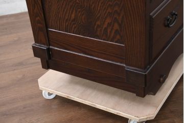 中古　民芸家具　アンティーク調の品のある佇まいが魅力的な車箪笥(和箪笥、収納たんす、整理タンス、サイドチェスト、戸棚、引き出し)(R-081890)